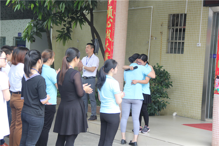 袁瑞芬在分享中用眼淚感動(dòng)了在場(chǎng)的所有人，滿(mǎn)滿(mǎn)的正能量